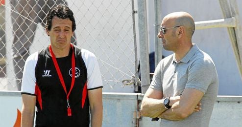 Emery y Monchi tienen trazada la línea a seguir en los fichajes. Emery y Monchi tienen trazada la línea a seguir en los fichajes.