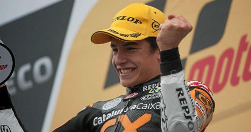 Marc Márquez celebra en el podio su octava victoria del Mundial. Marc Márquez celebra en el podio su octava victoria del Mundial.