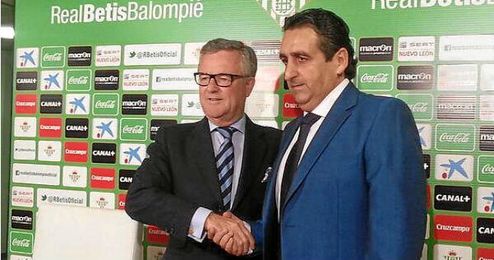 Buenaventura y Platas, en el momento de la presentación Buenaventura y Platas, en el momento de la presentación