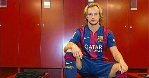 Rakitic posa en su nuevo vestuario Rakitic posa en su nuevo vestuario