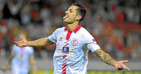 Vitolo celebra un gol con el Sevilla. Vitolo celebra un gol con el Sevilla.