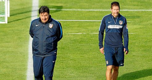 Simeone ha tenido que completar el entrenamiento con canteranos. Simeone ha tenido que completar el entrenamiento con canteranos.