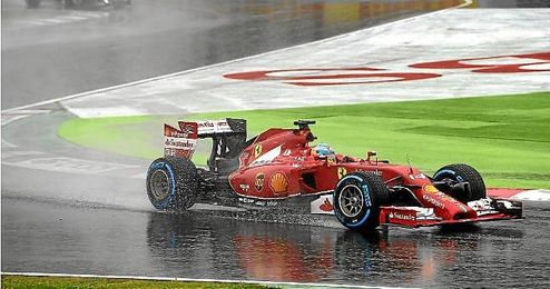 Alonso sorprendido con el seguimiento en el GP Rusia. Alonso sorprendido con el seguimiento en el GP Rusia.