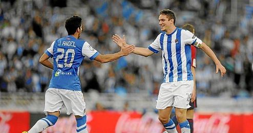 Ansotegi celebrando un gol la temporada pasada. Ansotegi celebrando un gol la temporada pasada.