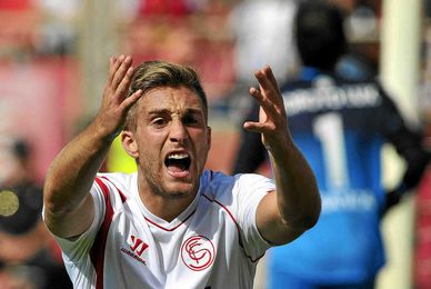 Deulofeu muestra su enfado por una decisión arbitral Deulofeu muestra su enfado por una decisión arbitral