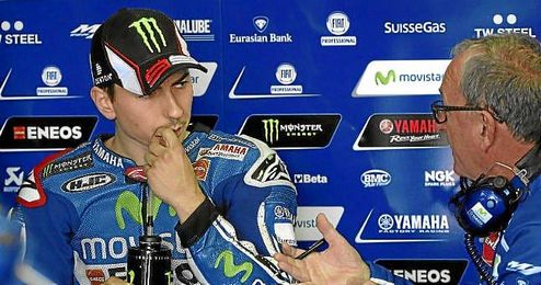 Jorge Lorenzo, en su ´box´ de Yamaha en Australia. Jorge Lorenzo, en su ´box´ de Yamaha en Australia.