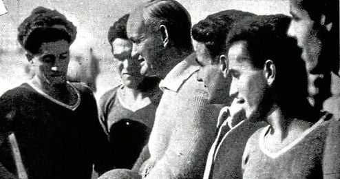 O´Connell jugó en el Manchester antes de emigrar a España. O´Connell jugó en el Manchester antes de emigrar a España.