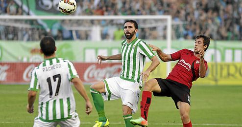 Jordi Figueras durante el partido ante el Mirandés Jordi Figueras durante el partido ante el Mirandés