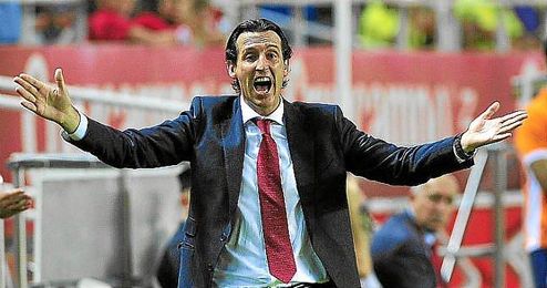 Emery durante el encuentro disputado en el Sánchez Pizjuán ante el Villarreal. Emery durante el encuentro disputado en el Sánchez Pizjuán ante el Villarreal.