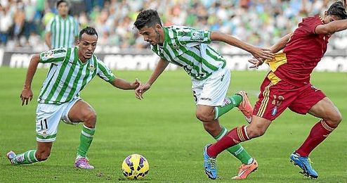 Dani Ceballos conduce un balón durante el encuentro del pasado sábado ante el Recreativo. Dani Ceballos conduce un balón durante el encuentro del pasado sábado ante el Recreativo.