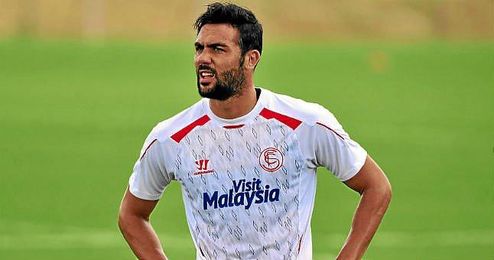 Iborra, durante un entrenamiento del Sevilla. Iborra, durante un entrenamiento del Sevilla.