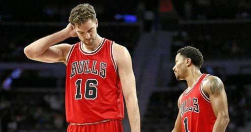 Pau Gasol se lamenta tras caer derrotado en un partido con los Bulls. Pau Gasol se lamenta tras caer derrotado en un partido con los Bulls.