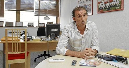 Óscar Arias posando para Estadio Deportivo Óscar Arias posando para Estadio Deportivo