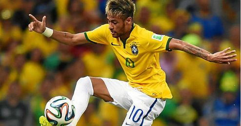 Neymar en un partido con la selección brasileña. Neymar en un partido con la selección brasileña.