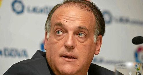 Tebas compareciendo en rueda de prensa. Tebas compareciendo en rueda de prensa.