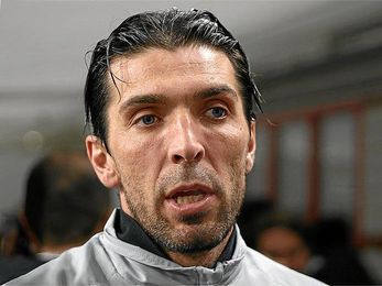 Buffon: "Cristiano ha hecho algo excepcional estos dos años y merece el Balón de Oro" Buffon: "Cristiano ha hecho algo excepcional estos dos años y merece el Balón de Oro"