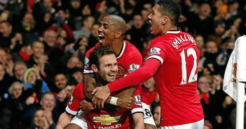 Celebración de los jugadores del Manchester United en el gol de Juan Mata ante el Stoke City Celebración de los jugadores del Manchester United en el gol de Juan Mata ante el Stoke City
