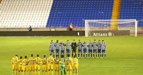 Deportivo y Malaga homenajearon anoche a Jimmy con un emotivo minuto de silencio. Deportivo y Malaga homenajearon anoche a Jimmy con un emotivo minuto de silencio.