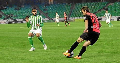 Chuli, durante un lance del Betis-Almería; al ser sustituido realizó el polémico gesto. Chuli, durante un lance del Betis-Almería; al ser sustituido realizó el polémico gesto.