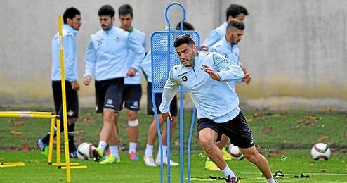 Bruno, durante un entrenamiento del Betis. Bruno, durante un entrenamiento del Betis.