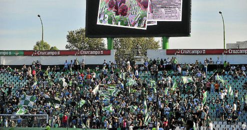 Los Supporters Sur en el Benito Villamarín. Los Supporters Sur en el Benito Villamarín.