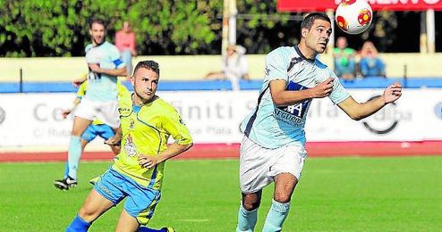 Miguel Ángel (derecha) será baja esta semana en la Lebrijana por sanción. Miguel Ángel (derecha) será baja esta semana en la Lebrijana por sanción.