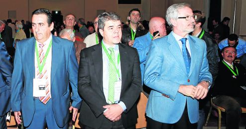 Pedro Buenaventura y los nuevos consejeros José Moreno y Pedro Pablo García Luna. Pedro Buenaventura y los nuevos consejeros José Moreno y Pedro Pablo García Luna.