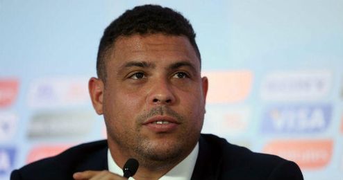 Ronaldo Nazario en una rueda de prensa. Ronaldo Nazario en una rueda de prensa.