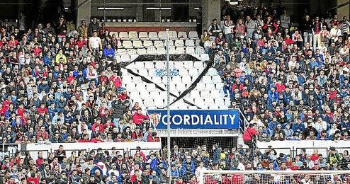 El Gol Norte durante el partido ante el Granada. El Gol Norte durante el partido ante el Granada.