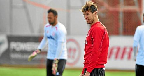Krychowiak, baja para el partido ante el Rijeka. Krychowiak, baja para el partido ante el Rijeka.