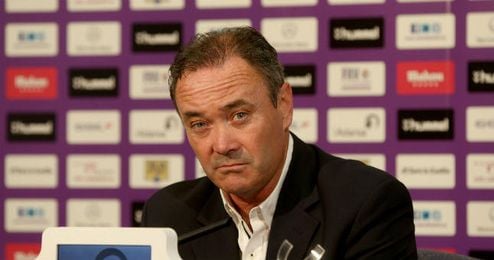 Juan Ignacio Martínez en rueda de prensa en un partido con el Valladolid Juan Ignacio Martínez en rueda de prensa en un partido con el Valladolid