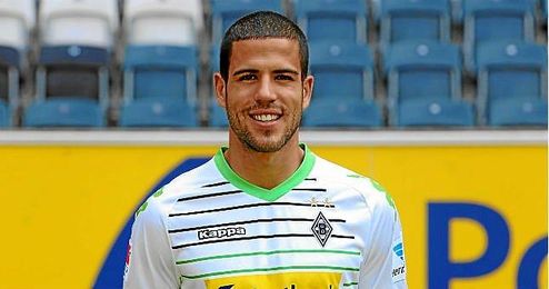 Álvaro Domínguez con la camiseta del Borussia Álvaro Domínguez con la camiseta del Borussia