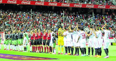 Un desdibujado Feyenoord, a la postre campeón del grupo, fue el primer equipo que visitó el Sánchez Pizjuán en la presente Europa League. Un desdibujado Feyenoord, a la postre campeón del grupo, fue el primer equipo que visitó el Sánchez Pizjuán en la presente Europa League.
