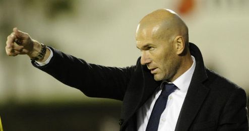 Zidane es actualmente el técnico del filial blanco. Zidane es actualmente el técnico del filial blanco.