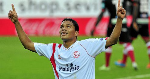 Bacca celebra uno de sus goles con el Sevilla Bacca celebra uno de sus goles con el Sevilla