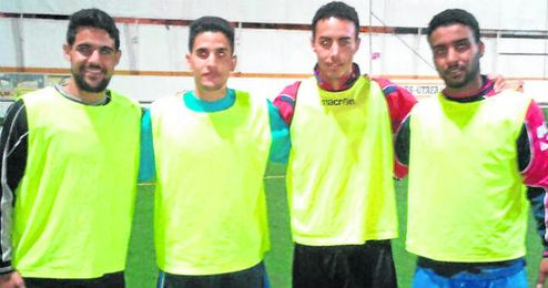 Gali, Slama, Salamu y Jatri posaron para ESTADIO días antes de emprender camino hacias tierras vascas, donde jugaron un torneo en favor del Sáhara. Gali, Slama, Salamu y Jatri posaron para ESTADIO días antes de emprender camino hacias tierras vascas, donde jugaron un torneo en favor del Sáhara.