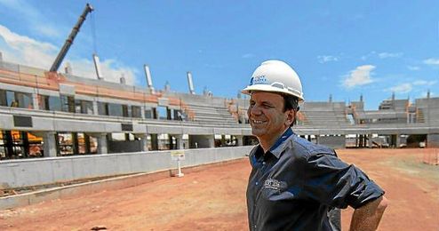 Eduardo Paes, alcalde de Río de Janeiro, durante la visita a las obras de la Villa Olímpica. Eduardo Paes, alcalde de Río de Janeiro, durante la visita a las obras de la Villa Olímpica.