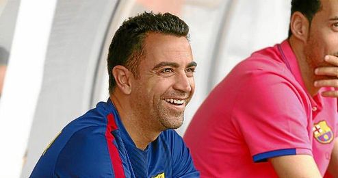 Xavi Hernández, sonriente en el banquillo del Barça. Xavi Hernández, sonriente en el banquillo del Barça.