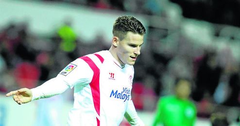 Gameiro, que en total lleva cinco tantos en este curso, celebra uno de los goles que le marcó al Sabadell en Copa. Gameiro, que en total lleva cinco tantos en este curso, celebra uno de los goles que le marcó al Sabadell en Copa.