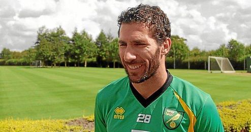 Cuellas tras un entrenamiento con el NorWich. Cuellas tras un entrenamiento con el NorWich.