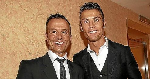 Mendes junto a Cristiano en la gala de la Bota de Oro. Mendes junto a Cristiano en la gala de la Bota de Oro.