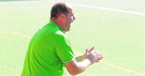 El entrenador del Coronil, Raúl Hernández, cree que su plantilla puede dar mucho más de sí esta campaña. El entrenador del Coronil, Raúl Hernández, cree que su plantilla puede dar mucho más de sí esta campaña.