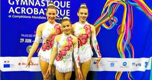 Gimnastas del club en una competición en Paris. Gimnastas del club en una competición en Paris.