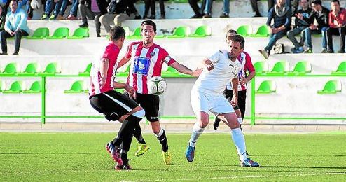 Una nueva e ilusionante etapa se abre en el Morón con la llegada de Alfonso Lozano al banquillo del Alameda. Una nueva e ilusionante etapa se abre en el Morón con la llegada de Alfonso Lozano al banquillo del Alameda.