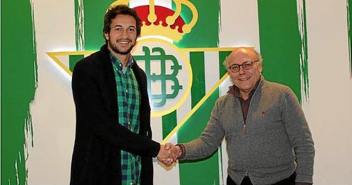 Héctor Rodas posa sonriente junto a Ollero. Héctor Rodas posa sonriente junto a Ollero.