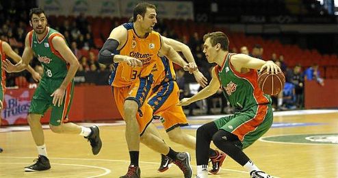 Lance del encuentro en San Pablo entre el CB Sevilla y el Valencia Basket. Lance del encuentro en San Pablo entre el CB Sevilla y el Valencia Basket.