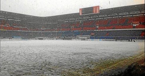 Así estaba El Sadar a la 12:00 horas, cuando debía jugar el Osasuna-Zaragoza. Así estaba El Sadar a la 12:00 horas, cuando debía jugar el Osasuna-Zaragoza.
