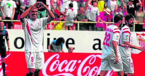 Bacca celebra su gol al Athletic. Bacca celebra su gol al Athletic.