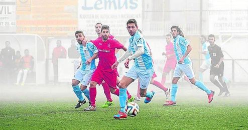 Jesús, que sigue siendo el máximo goleador de la Lebrijana, no está gozando de muchos minutos en el San Fernando. Jesús, que sigue siendo el máximo goleador de la Lebrijana, no está gozando de muchos minutos en el San Fernando.