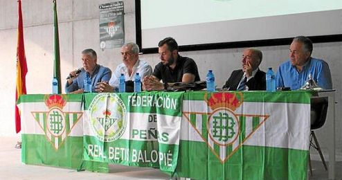Imagen de una reunión de la Federación de Peñas Béticas. Imagen de una reunión de la Federación de Peñas Béticas.